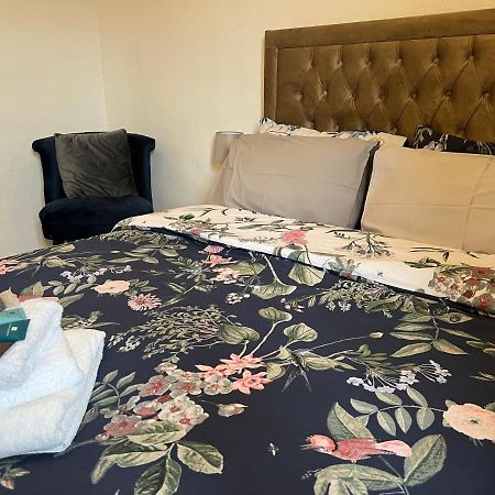 Park View Serviced Apartment - Next To Northolt Tube Station - Near Central London & Wembley Exterior photo