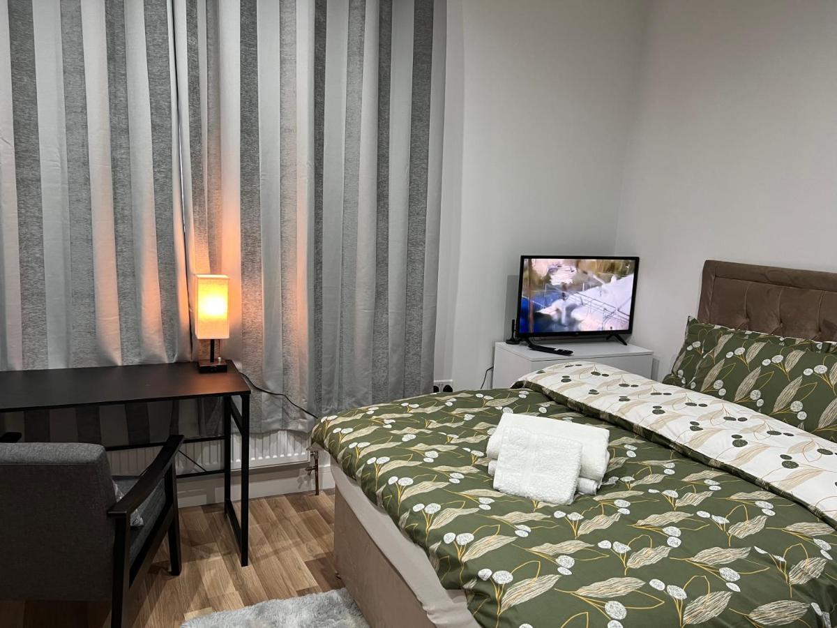 Park View Serviced Apartment - Next To Northolt Tube Station - Near Central London & Wembley Exterior photo