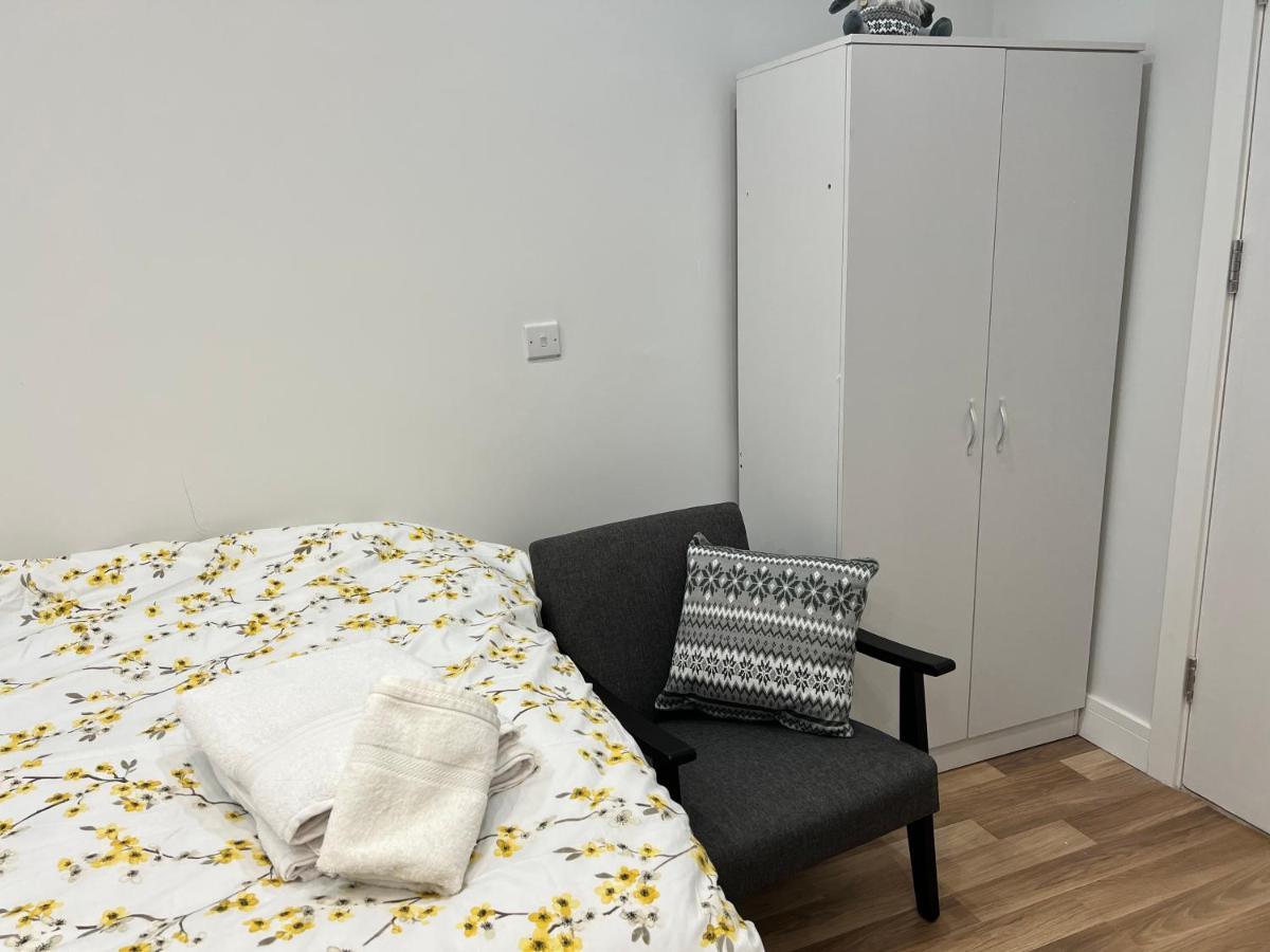 Park View Serviced Apartment - Next To Northolt Tube Station - Near Central London & Wembley Exterior photo