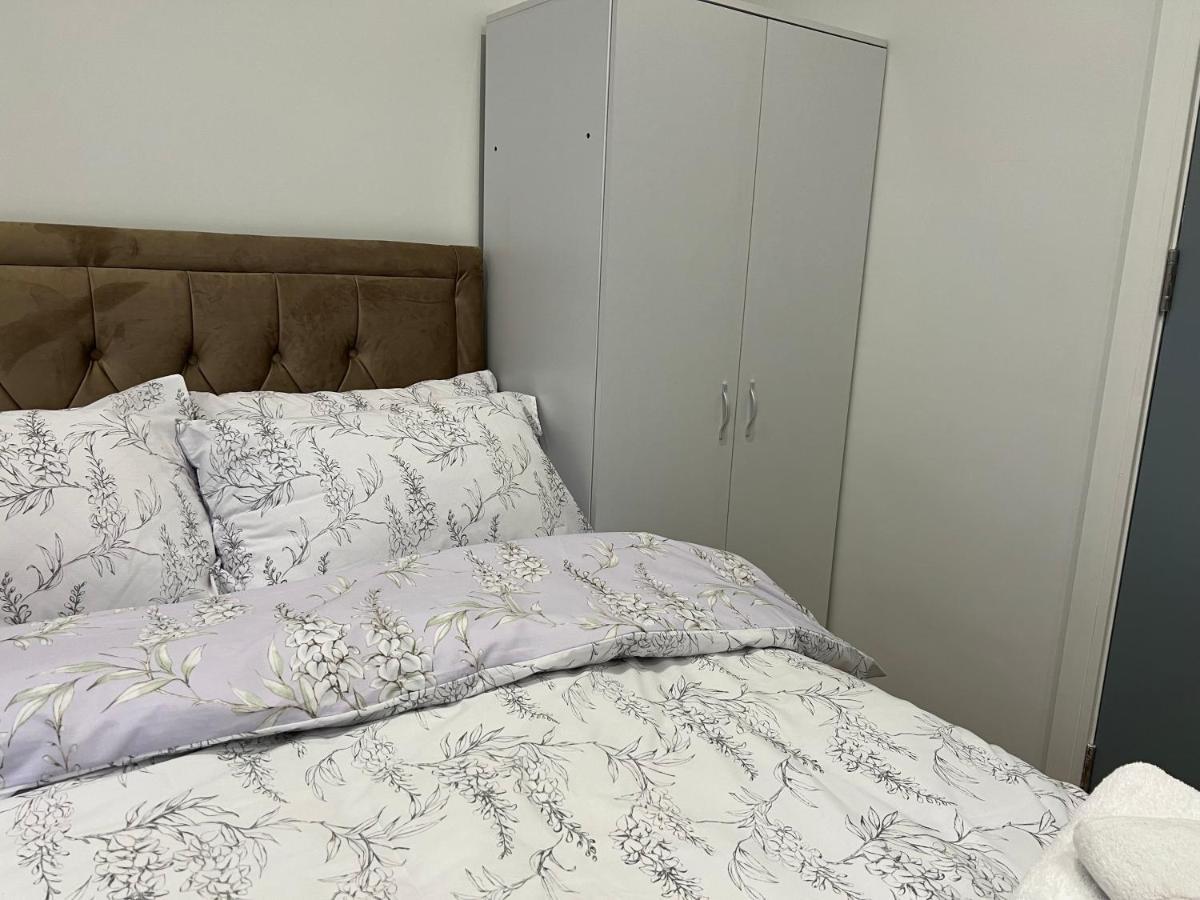 Park View Serviced Apartment - Next To Northolt Tube Station - Near Central London & Wembley Exterior photo