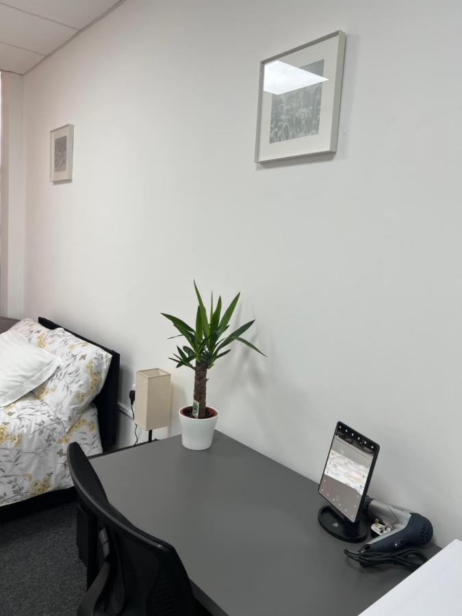 Park View Serviced Apartment - Next To Northolt Tube Station - Near Central London & Wembley Exterior photo