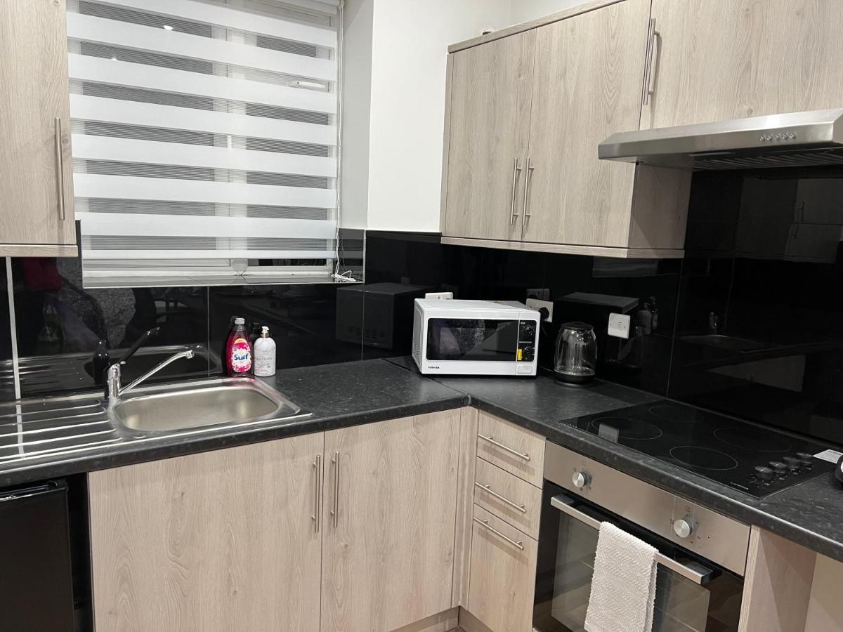 Park View Serviced Apartment - Next To Northolt Tube Station - Near Central London & Wembley Exterior photo